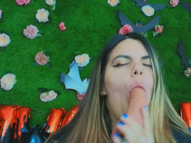 HugeTittiess live cam on BongaCams