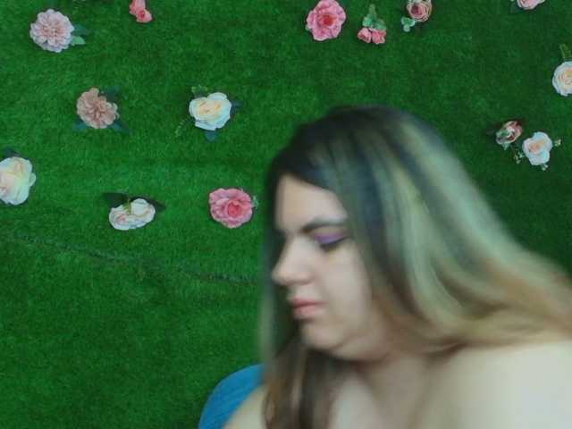 HugeTittiess live cam on BongaCams