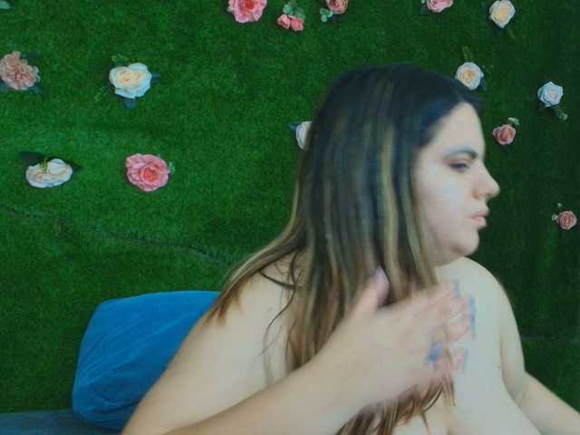 HugeTittiess live cam on BongaCams