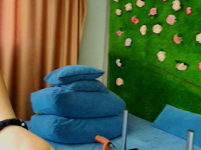 HugeTittiess live cam on BongaCams