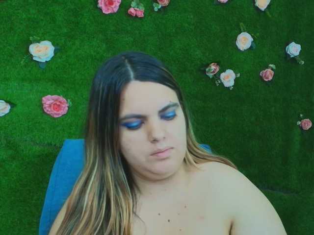 HugeTittiess live cam on BongaCams