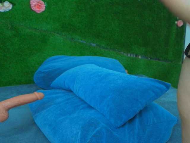 HugeTittiess live cam on BongaCams