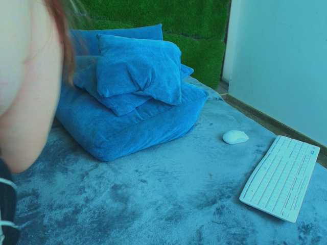HugeTittiess live cam on BongaCams