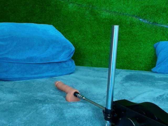 HugeTittiess live cam on BongaCams