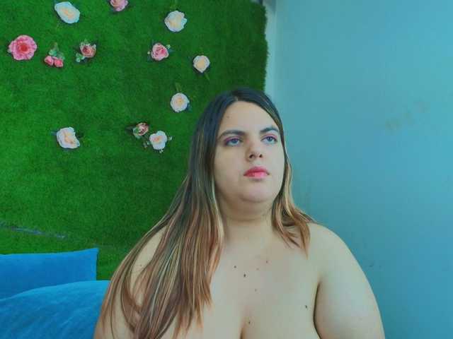 HugeTittiess live cam on BongaCams