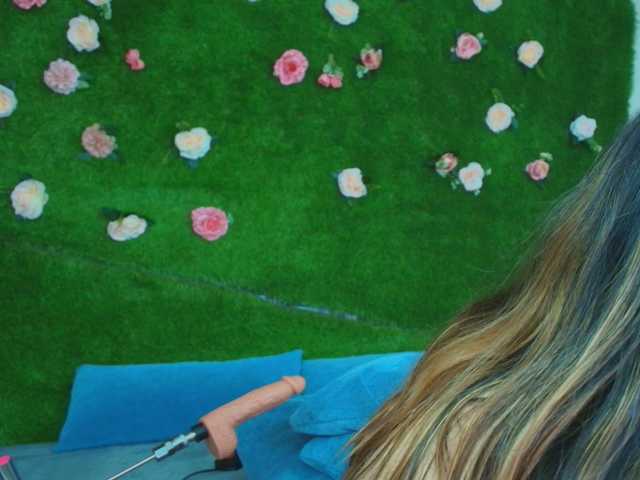 HugeTittiess live cam on BongaCams