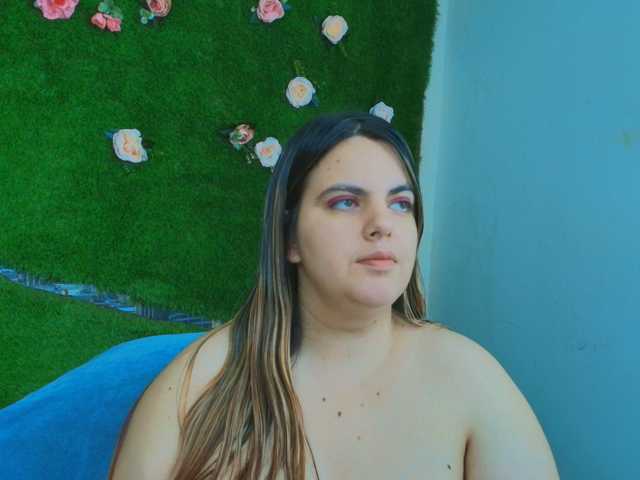 HugeTittiess live cam on BongaCams