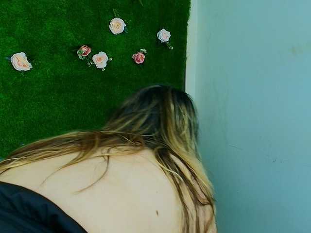 HugeTittiess live cam on BongaCams