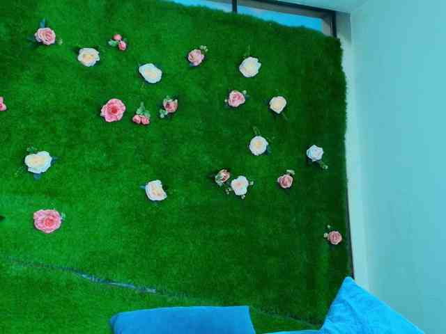 HugeTittiess webcam