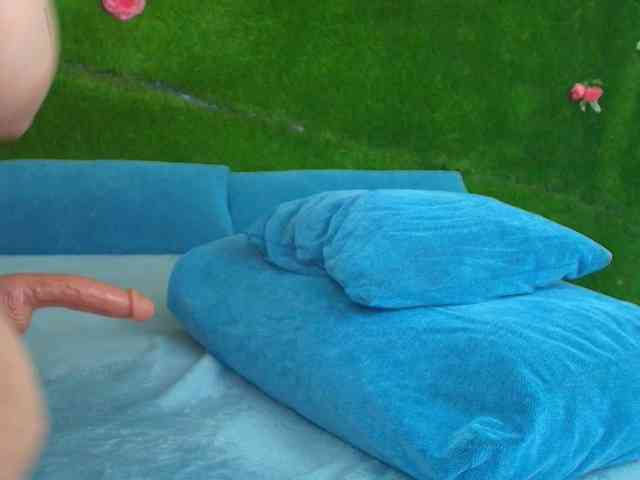 HugeTittiess webcam