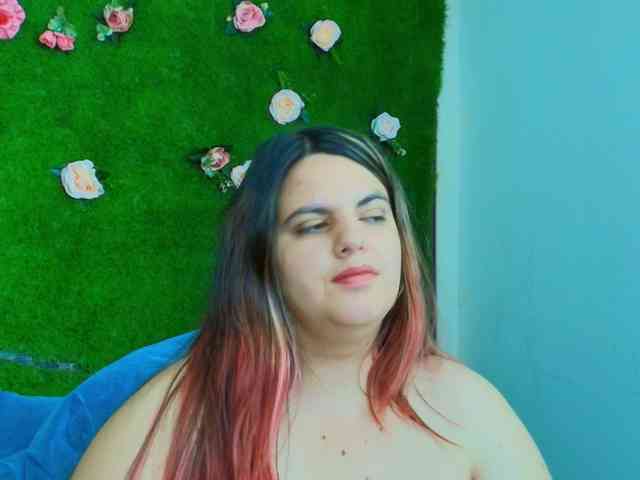 HugeTittiess webcam