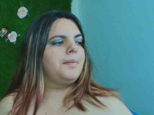 HugeTittiess webcam