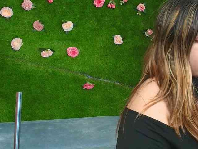 HugeTittiess webcam