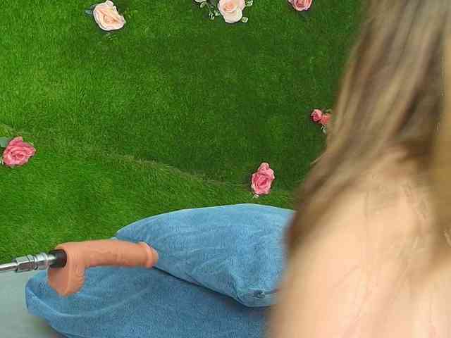 HugeTittiess webcam