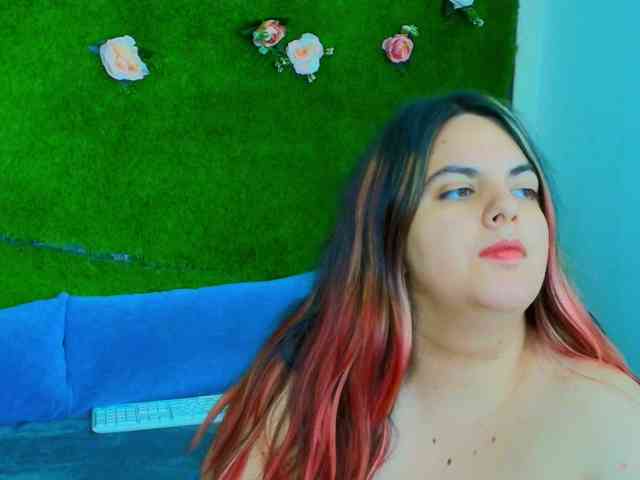 HugeTittiess webcam