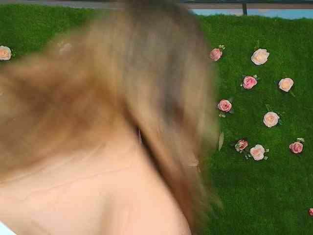 HugeTittiess webcam