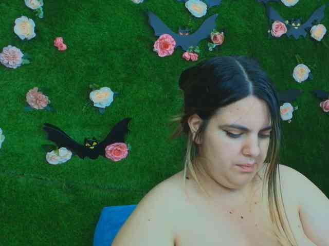 HugeTittiess webcam