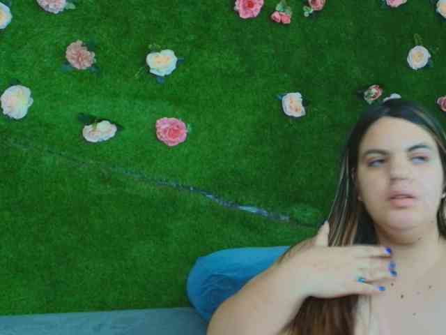 HugeTittiess webcam