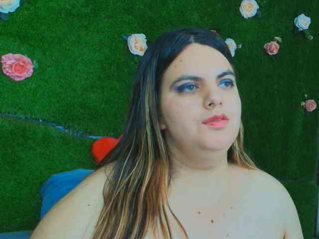 HugeTittiess webcam
