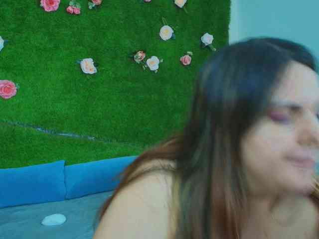 HugeTittiess webcam