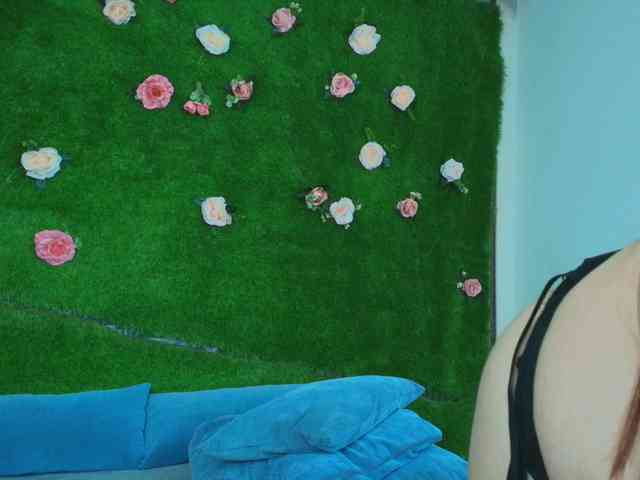 HugeTittiess webcam