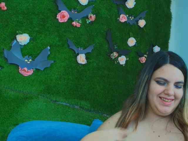 HugeTittiess webcam