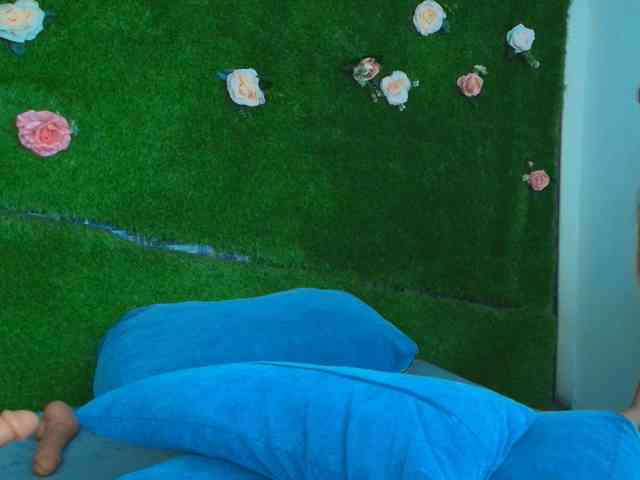 HugeTittiess webcam