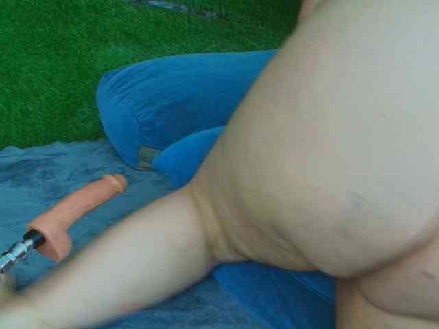 HugeTittiess webcam