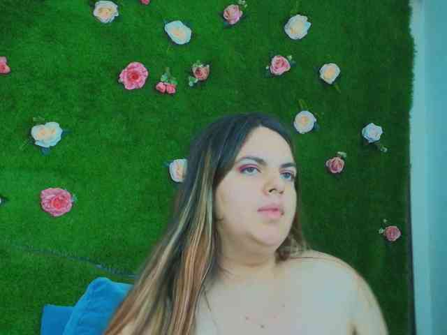 HugeTittiess webcam