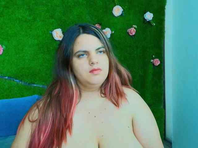 HugeTittiess webcam