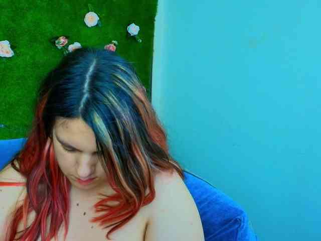 HugeTittiess webcam