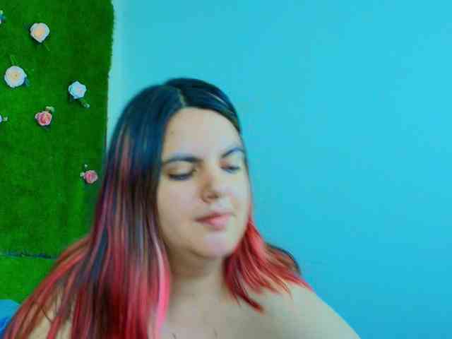 HugeTittiess webcam