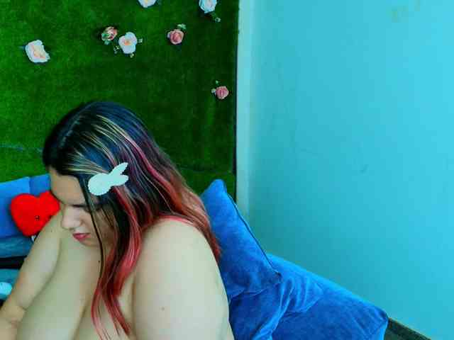 HugeTittiess webcam