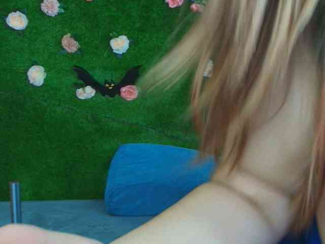 HugeTittiess