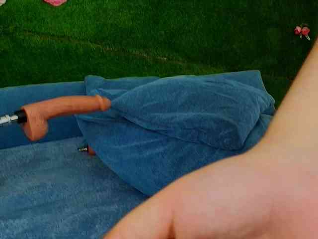 HugeTittiess webcam