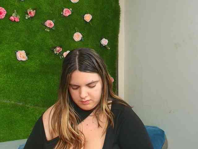 HugeTittiess webcam