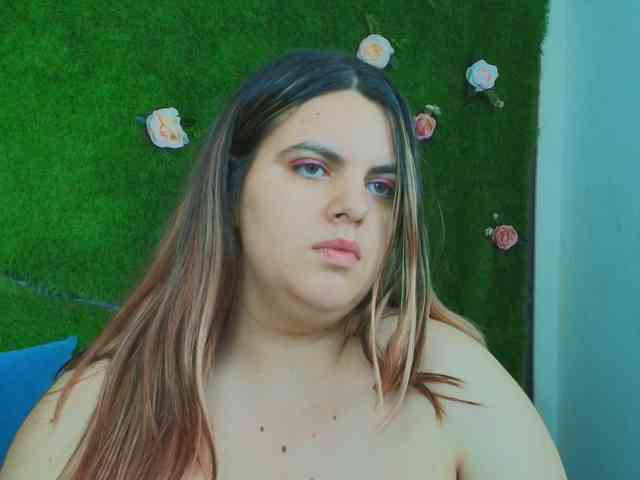 HugeTittiess webcam