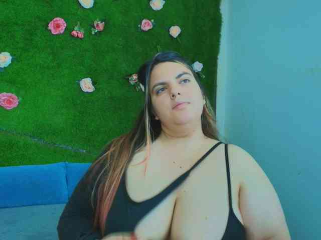 HugeTittiess webcam