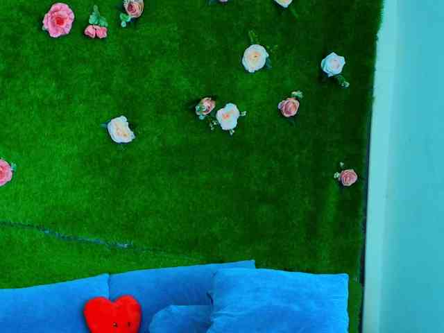 HugeTittiess webcam