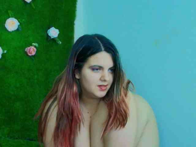 HugeTittiess webcam