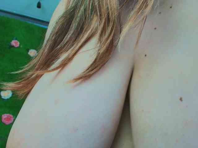 HugeTittiess webcam