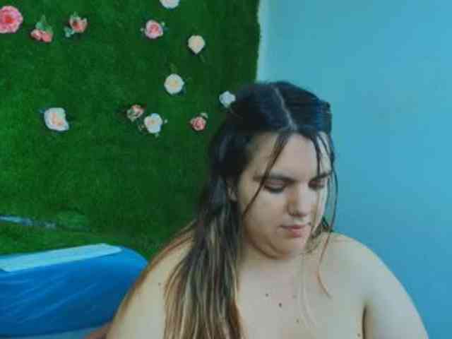 HugeTittiess webcam