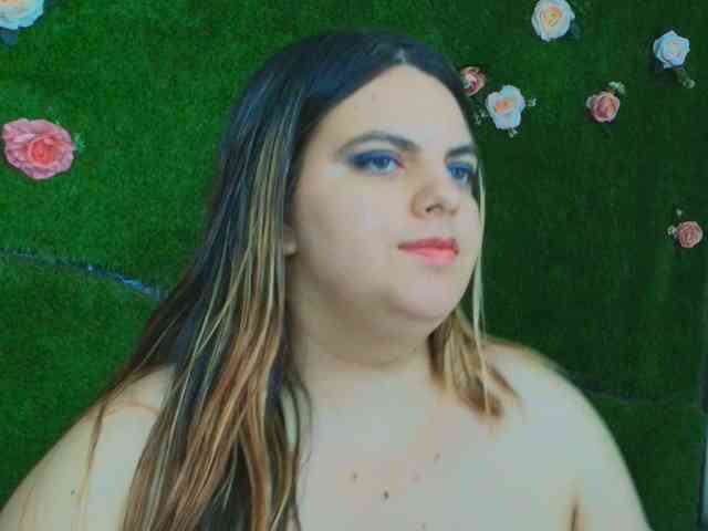HugeTittiess webcam