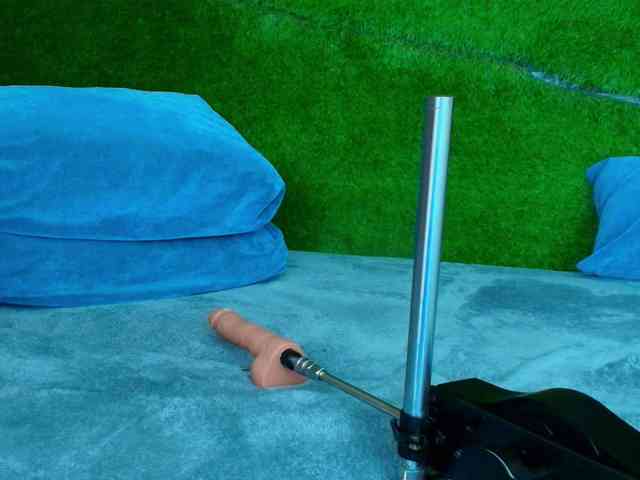 HugeTittiess webcam