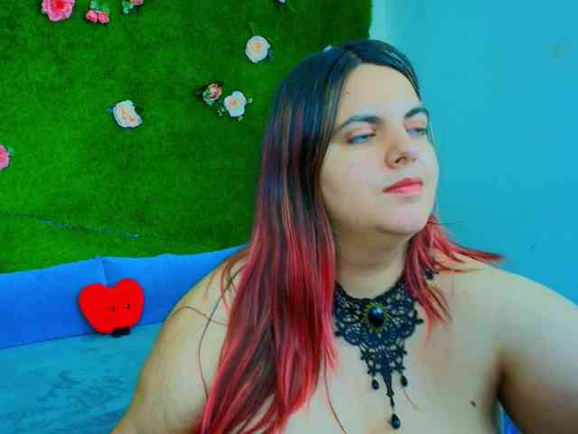 HugeTittiess webcam