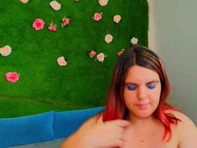 HugeTittiess webcam