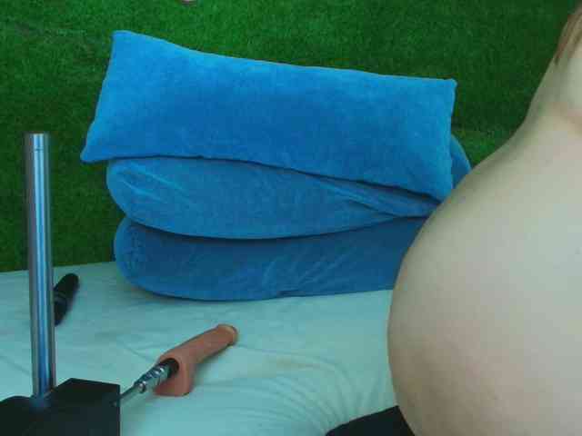 HugeTittiess webcam