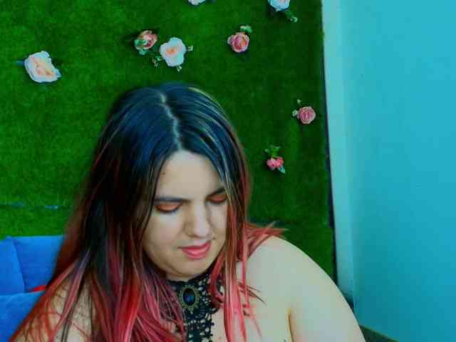 HugeTittiess webcam
