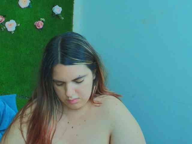 HugeTittiess webcam