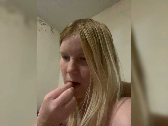 Amelia2004's BongaCams show and profile